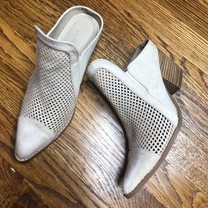 Coconuts by Matisse Ivory Mules Sz 6